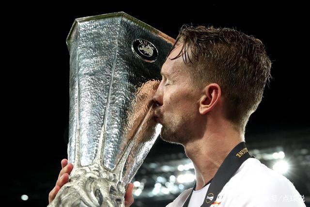 32岁NBA三分王宣布退役 曾在三分大赛击败库里